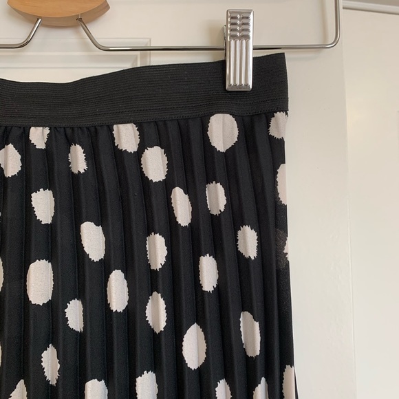 FRANKIE & MISSY accordion pleated skirt - Picture 2 of 5